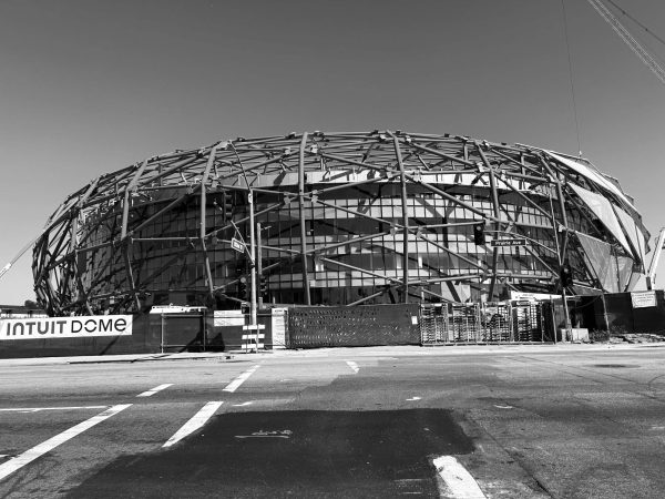 PHOTO BY DIAL H COURTESY OF WIKIMEDIA COMMONS
FINAL DETAILS: The Intuit Dome, located in Inglewood, was still under construction one year ago. The architecture of this arena is designed to look like the net of a basketball hoop. 
